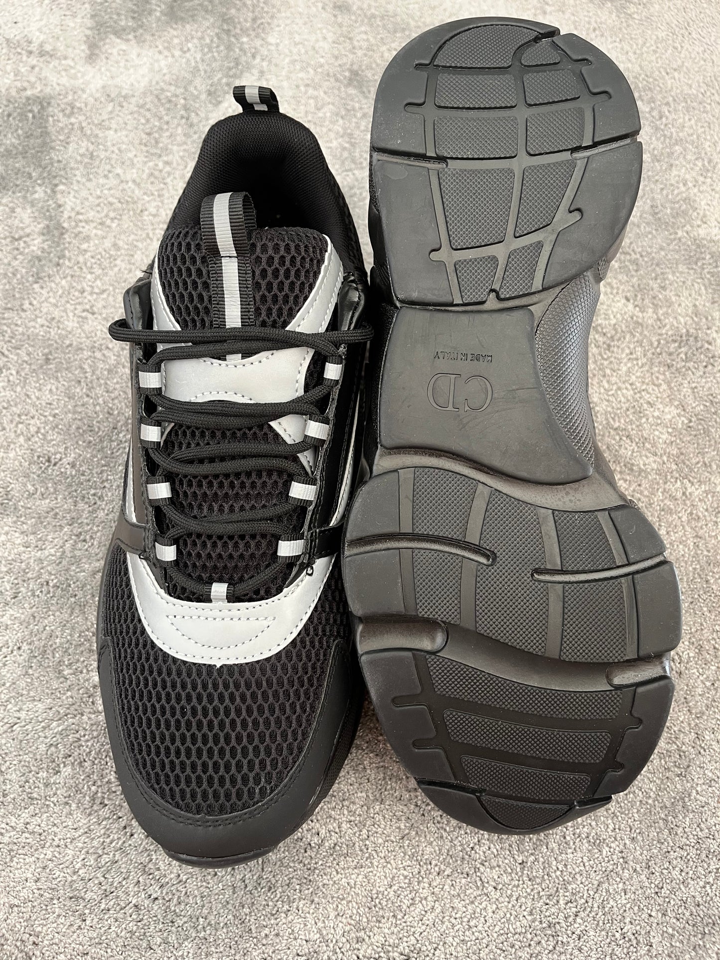 B22 BLACK
