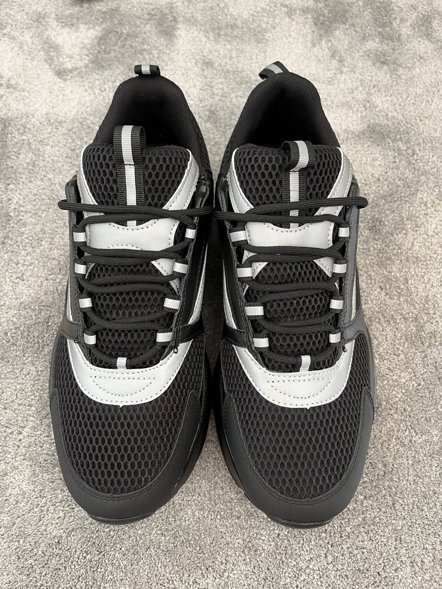 B22 BLACK