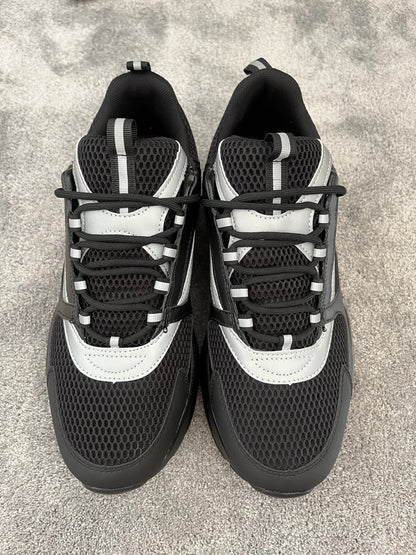B22 BLACK